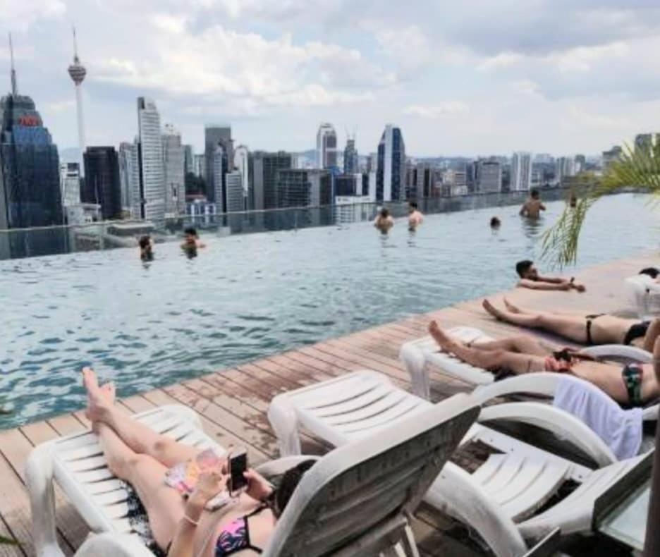 Regalia Suites With Infinity Pool Klcc By Staycation Homes Куала-Лумпур Экстерьер фото